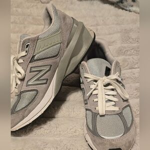 New Balance Gray and White Athletic Shoes Womens Size 8.5